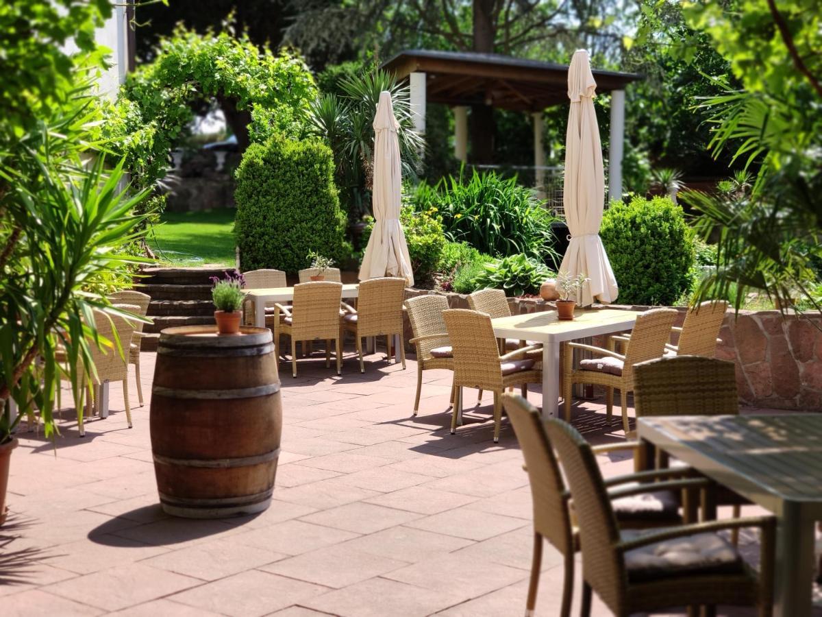 Winzergarten Hotel-Restaurant Grosskarlbach Esterno foto