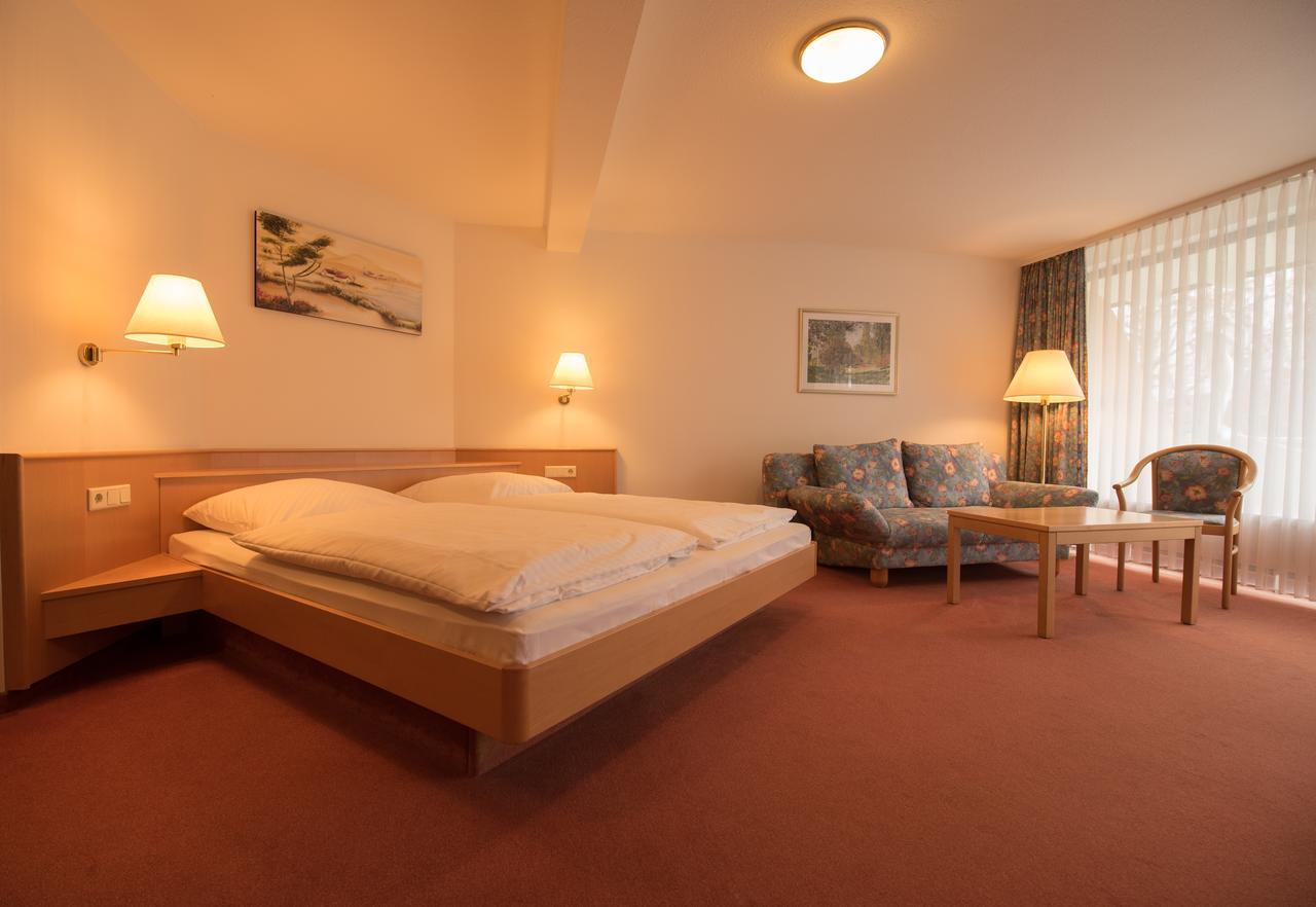 Winzergarten Hotel-Restaurant Grosskarlbach Esterno foto